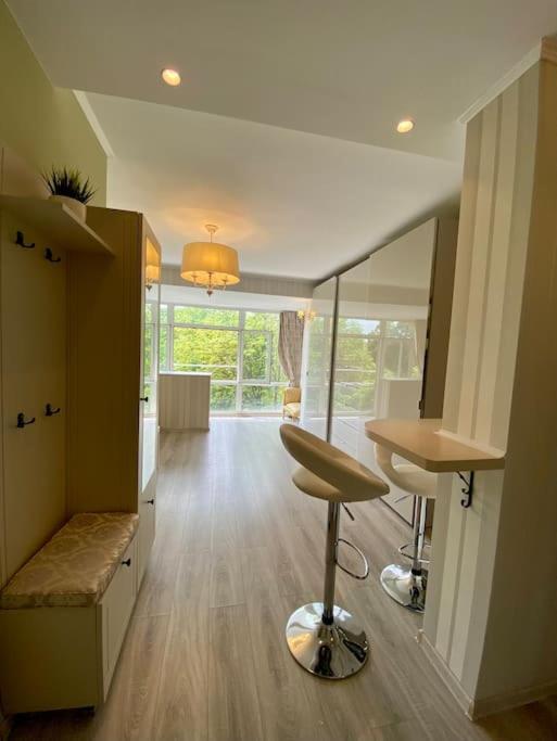 Downtown Studio - Ultra Central With Park View บูคาเรสต์ ภายนอก รูปภาพ