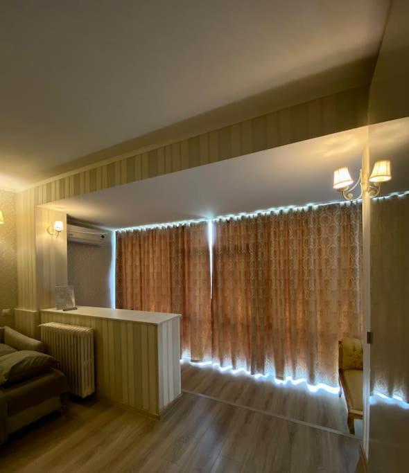 Downtown Studio - Ultra Central With Park View บูคาเรสต์ ภายนอก รูปภาพ