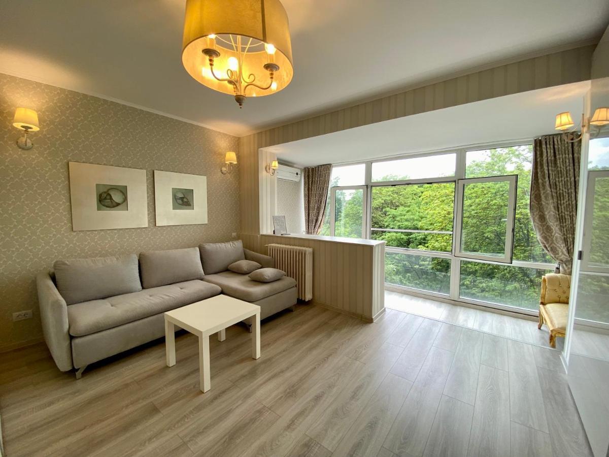 Downtown Studio - Ultra Central With Park View บูคาเรสต์ ภายนอก รูปภาพ